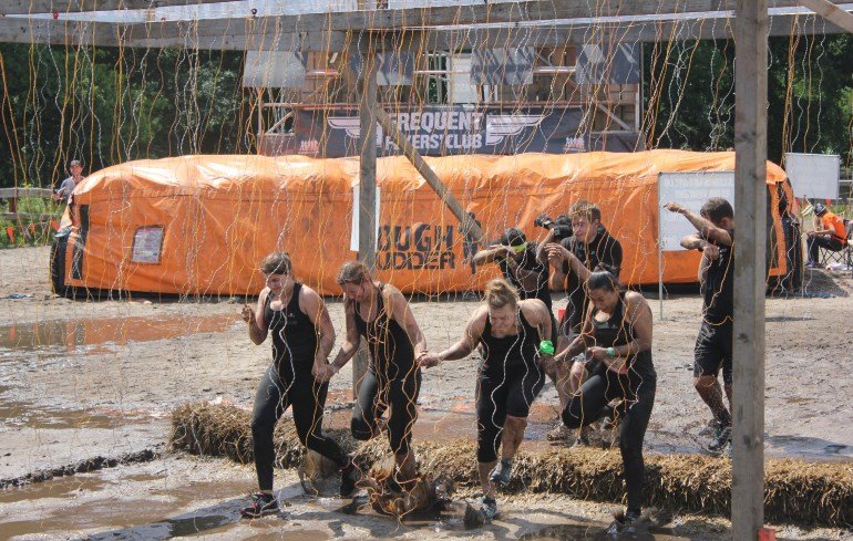 Frequent Flyers Clug und Electroshock Therapy Tough Mudder Nord 2016 Fitvolution